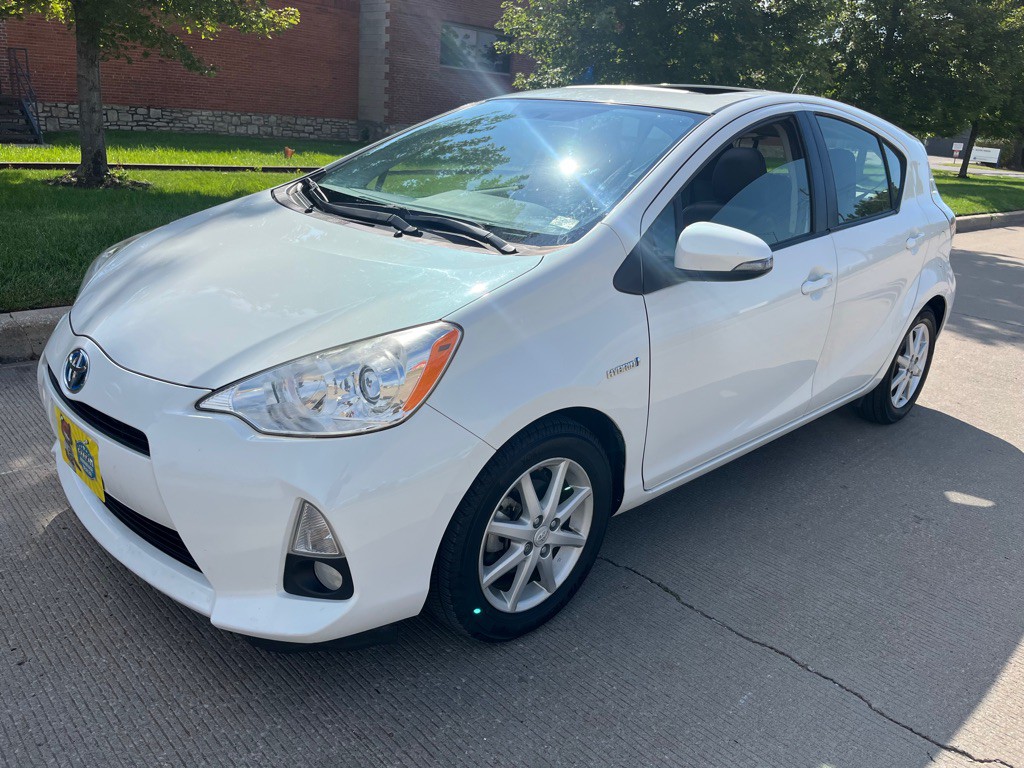 2013 Toyota Prius Image 16
