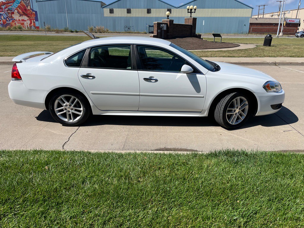 2016 Chevrolet Impala Image 2