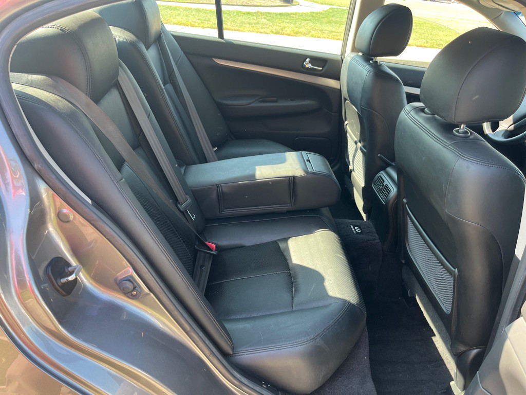 2011 INFINITI G25 Image 5