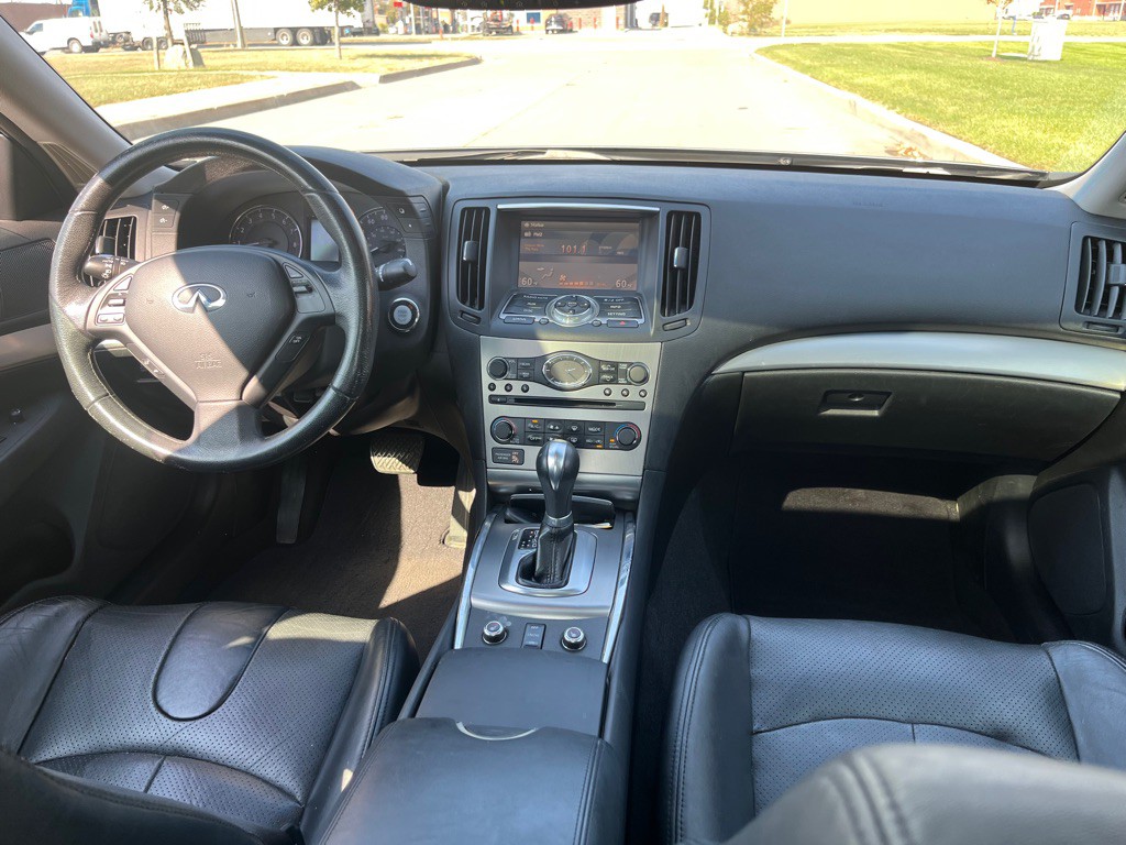2011 INFINITI G25 Image 6