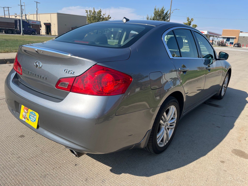 2011 INFINITI G25 Image 7