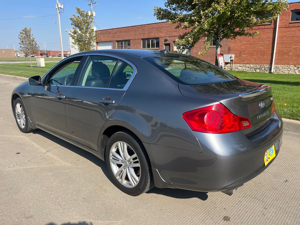 2011 INFINITI G25 Image 9