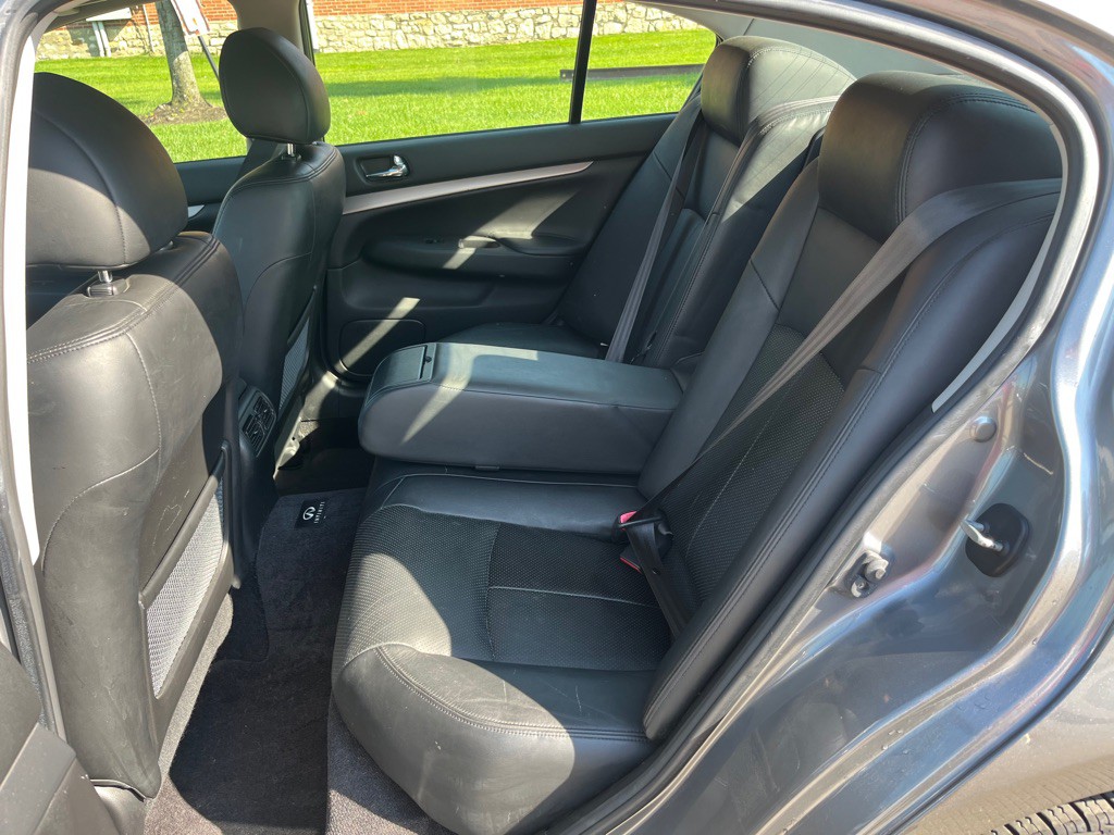 2011 INFINITI G25 Image 10