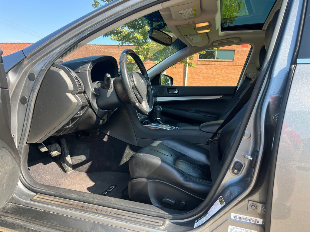 2011 INFINITI G25 Image 12