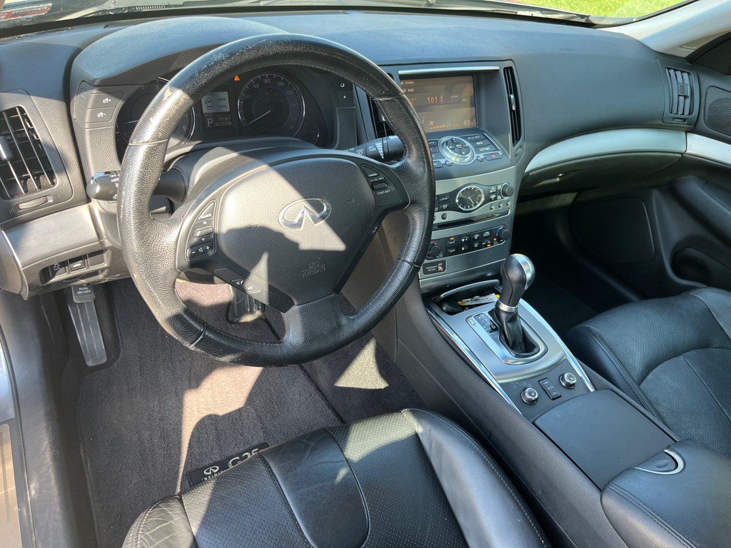 2011 INFINITI G25 Image 13