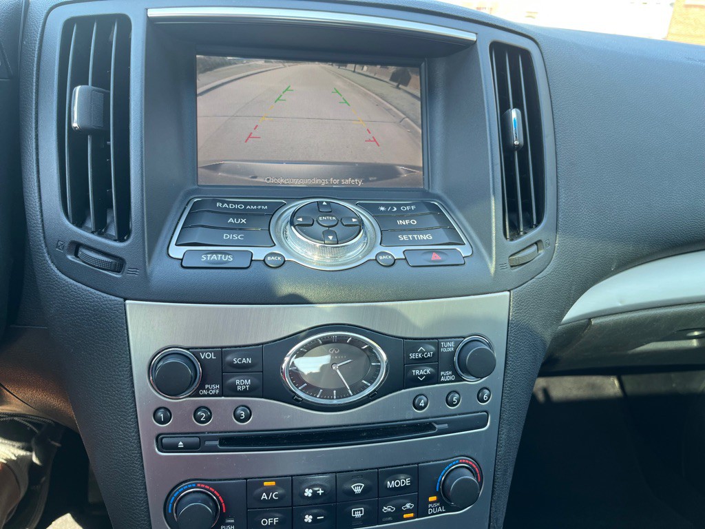 2011 INFINITI G25 Image 18