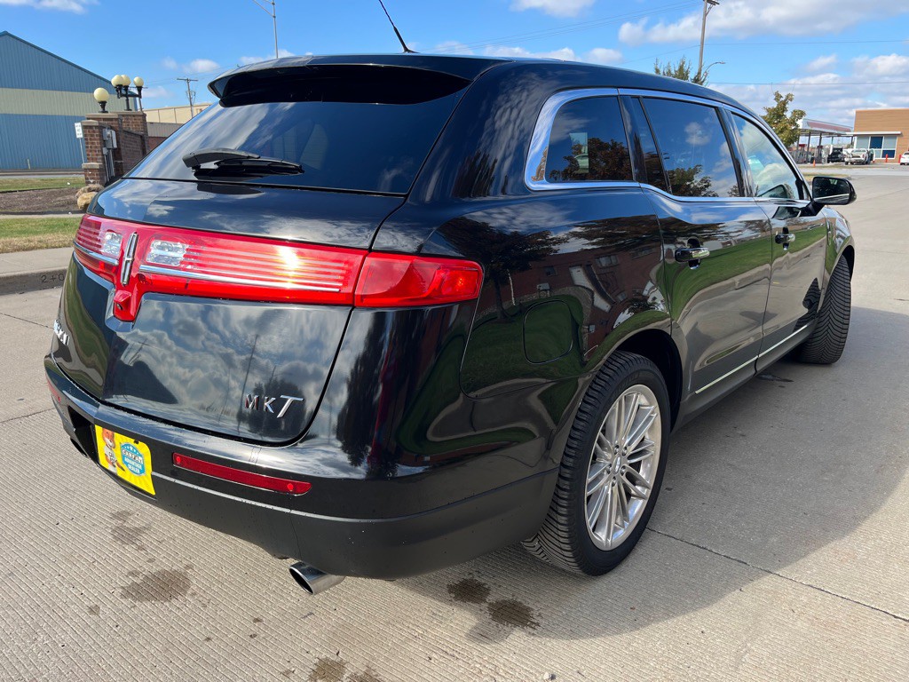 2019 Lincoln MKT Image 10