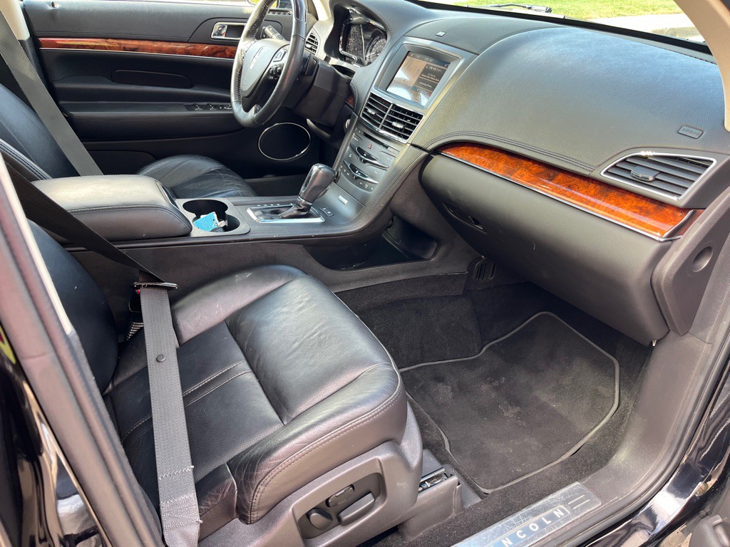 2019 Lincoln MKT Image 32