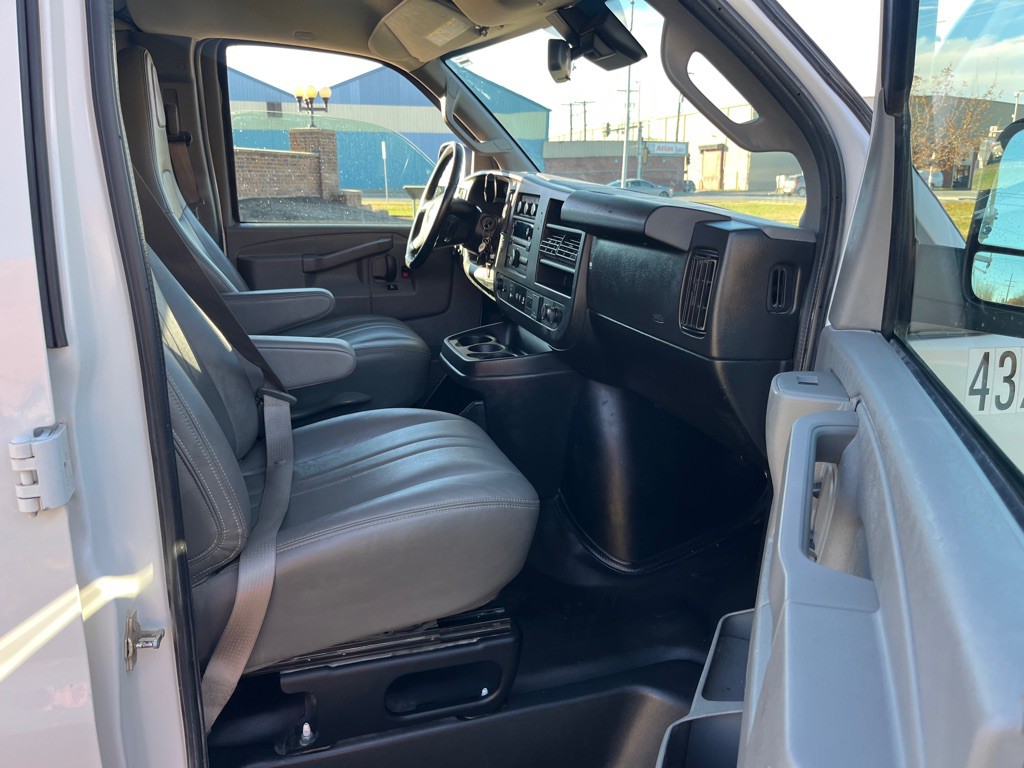 2020 Chevrolet Express Image 3