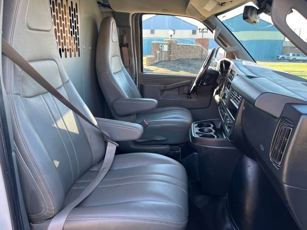 2020 Chevrolet Express Image 4