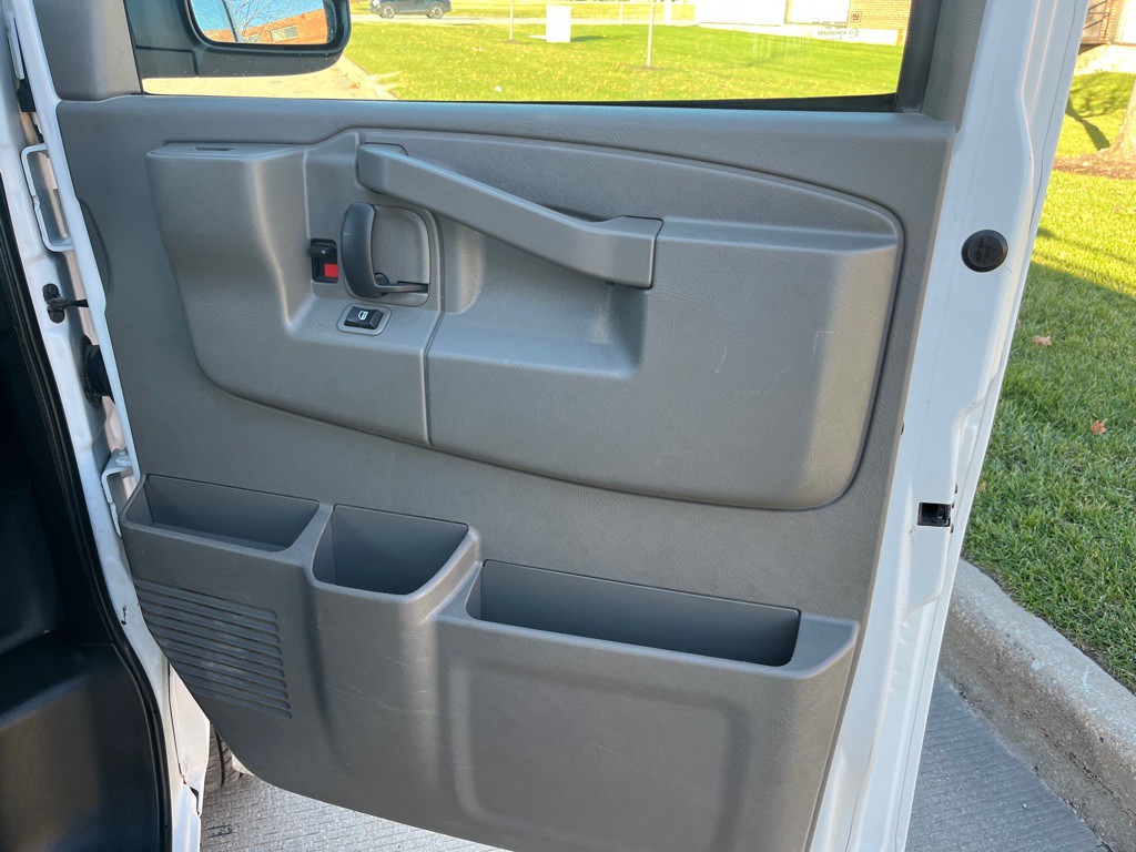 2020 Chevrolet Express Image 6