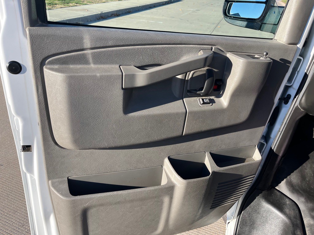 2020 Chevrolet Express Image 26