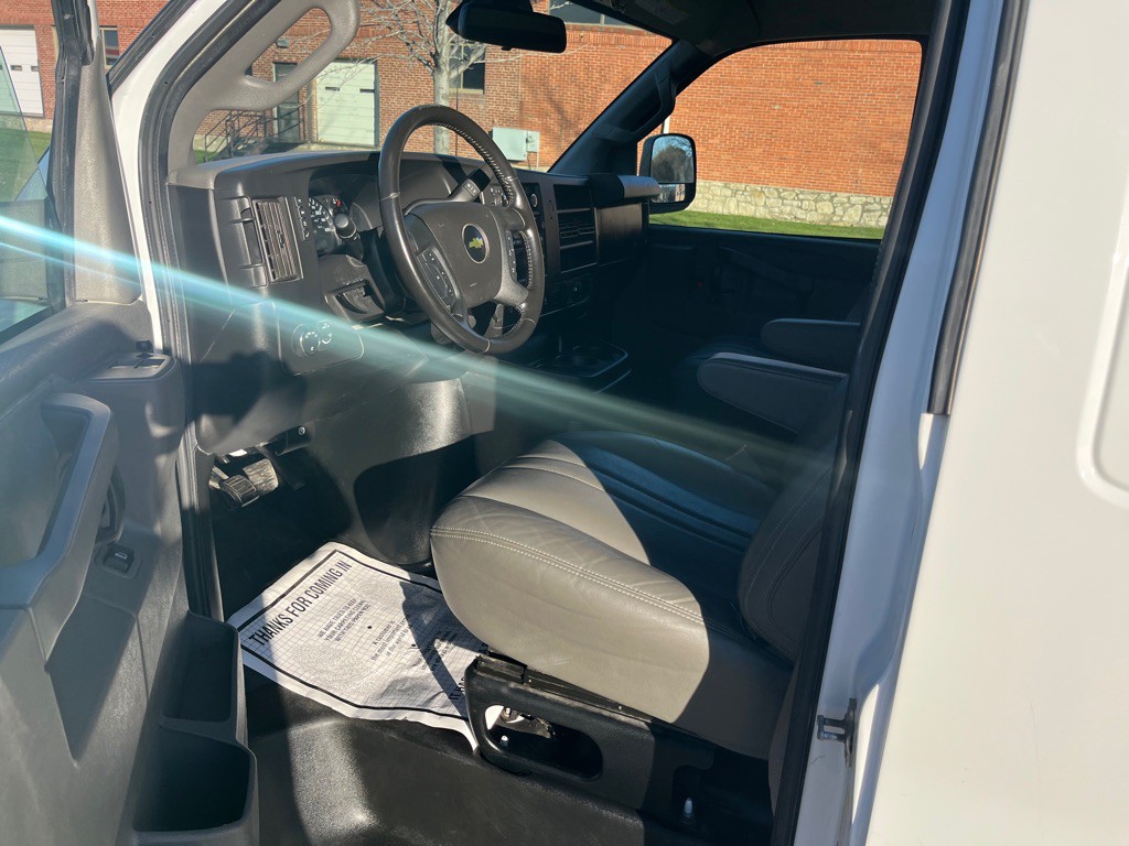 2020 Chevrolet Express Image 27