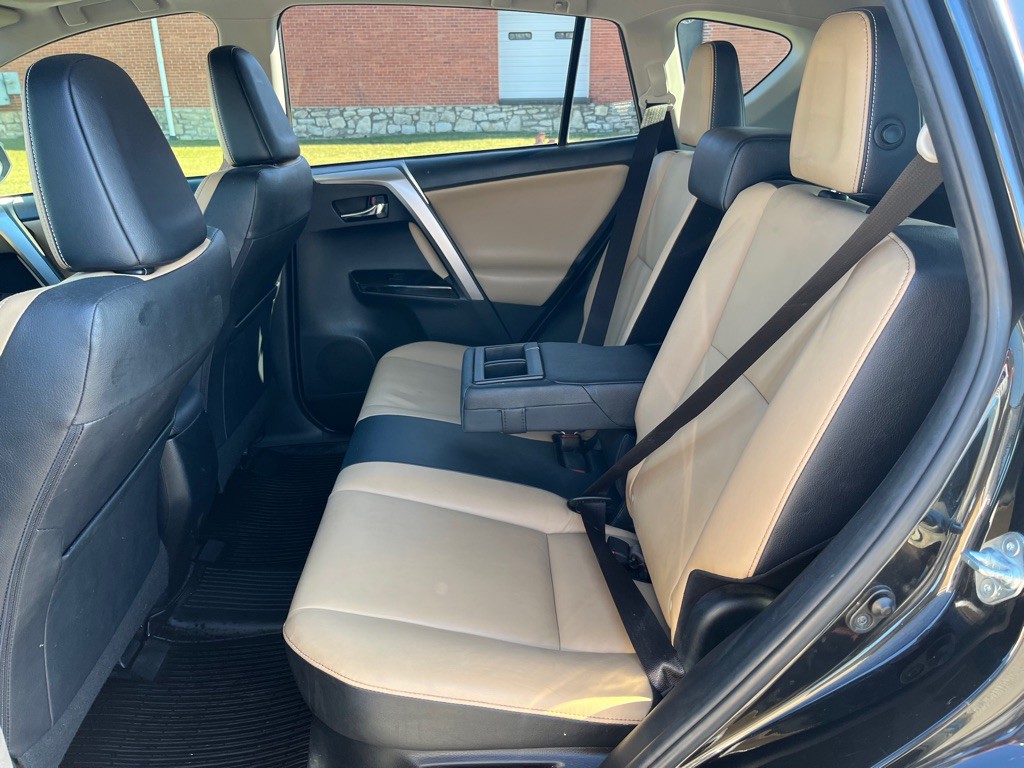 2017 Toyota Rav4 Image 16