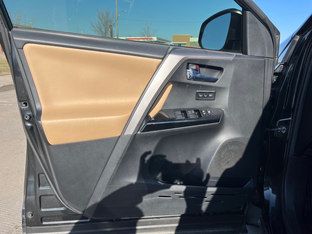 2017 Toyota Rav4 Image 17