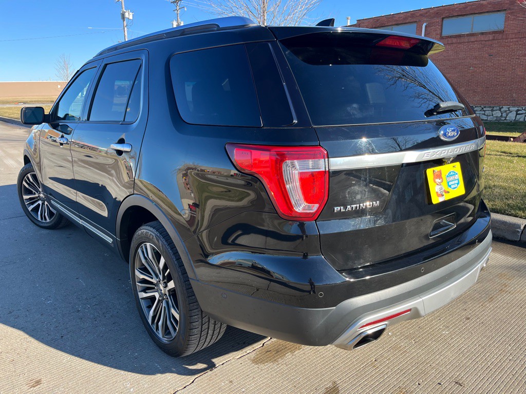 2017 Ford Explorer Image 16