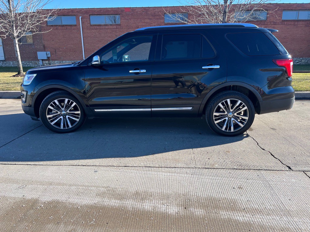 2017 Ford Explorer Image 17