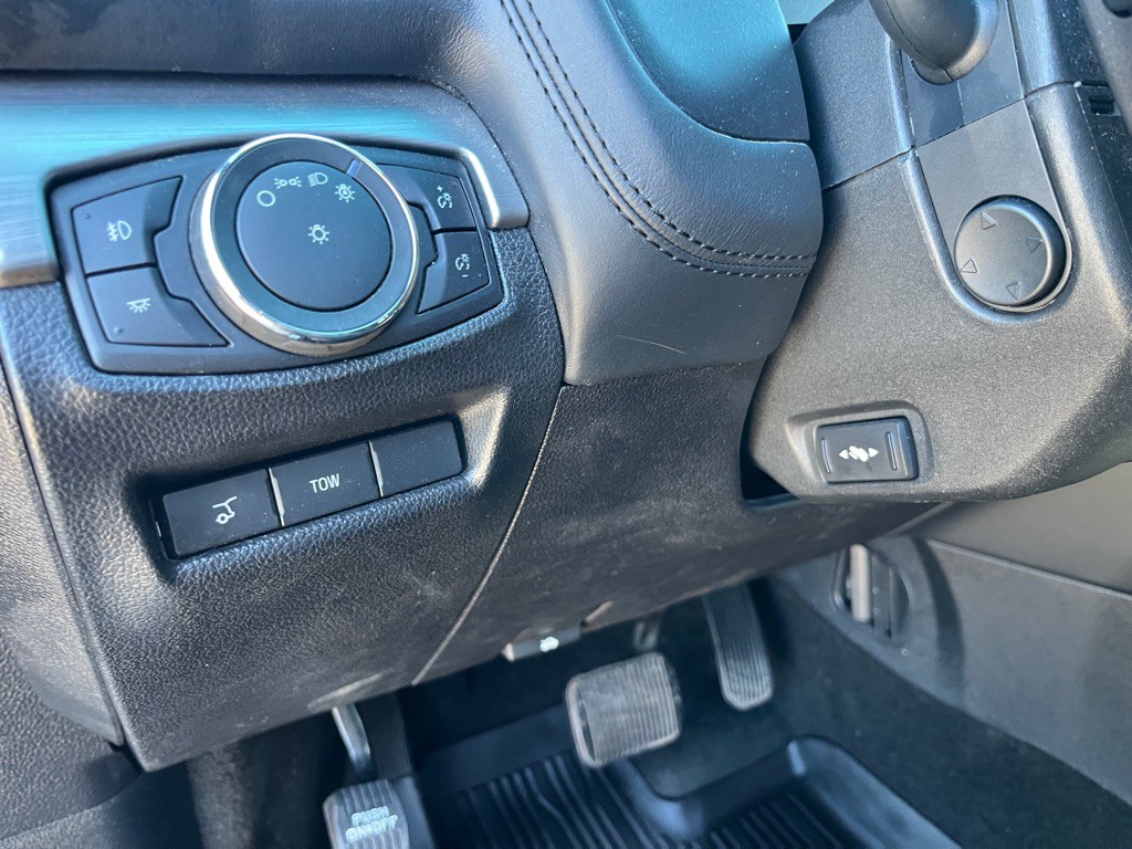 2017 Ford Explorer Image 2