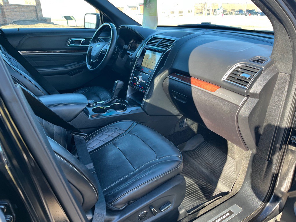 2017 Ford Explorer Image 4