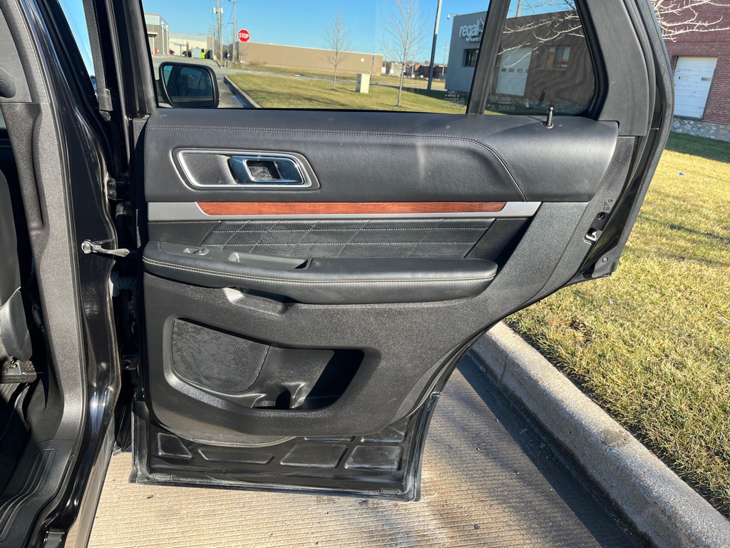 2017 Ford Explorer Image 10