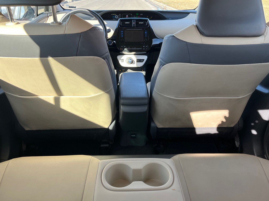 2016 Toyota Prius Image 11