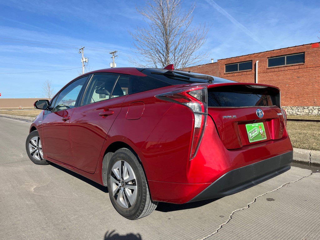 2016 Toyota Prius Image 12