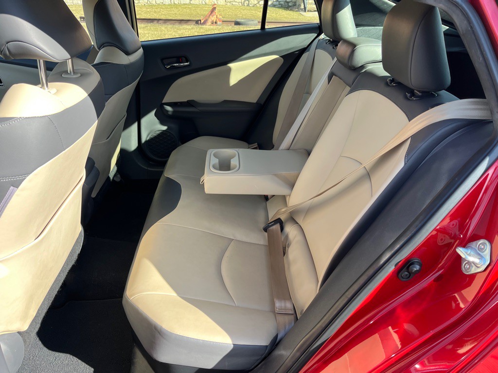 2016 Toyota Prius Image 14