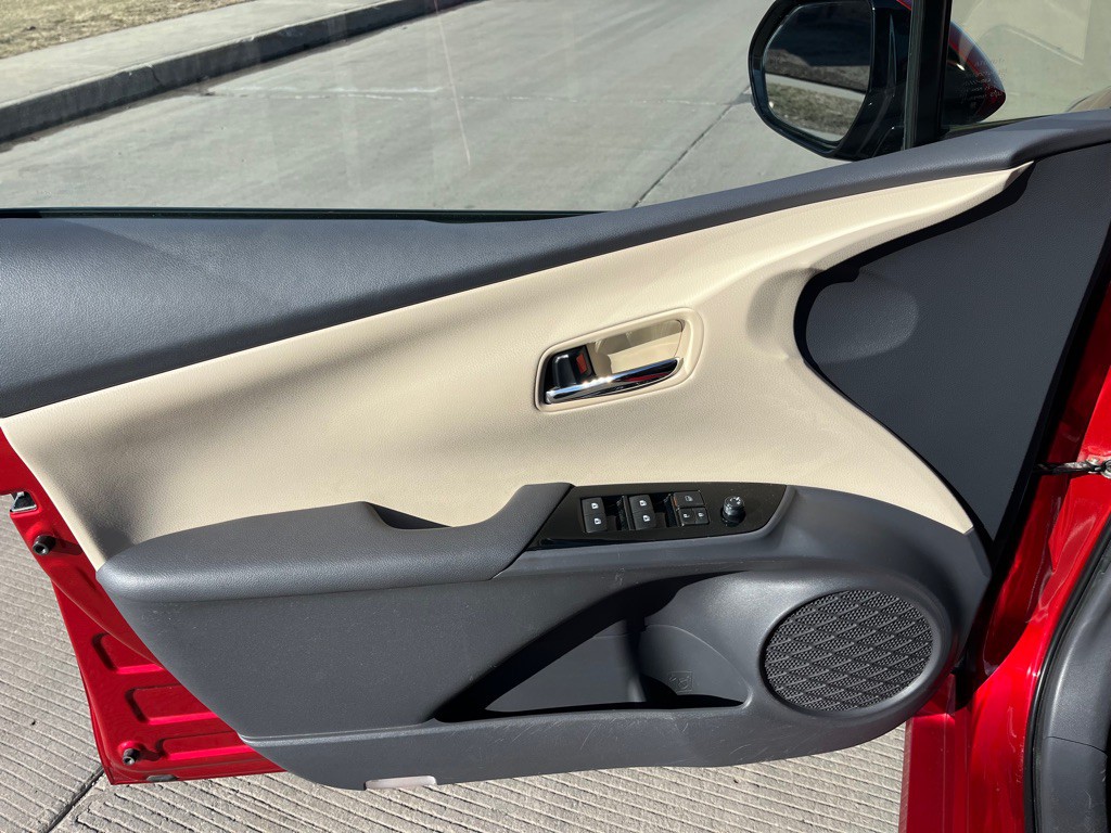 2016 Toyota Prius Image 16