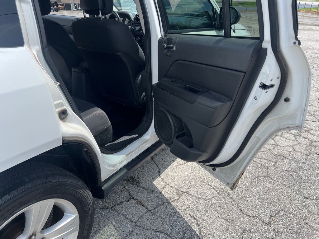 2012 Jeep Compass Image 36