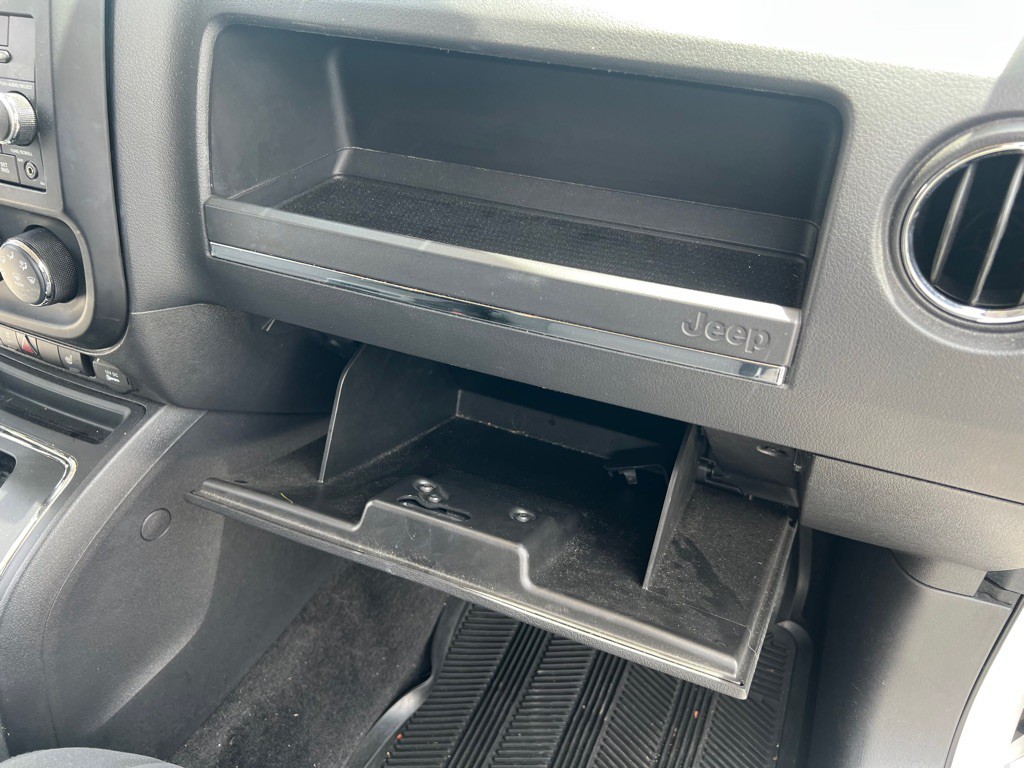 2012 Jeep Compass Image 73
