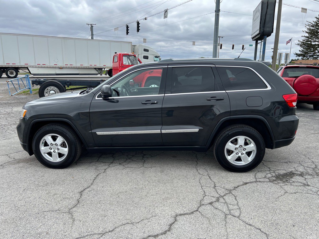 2011 Jeep Grand Cherokee Image 2