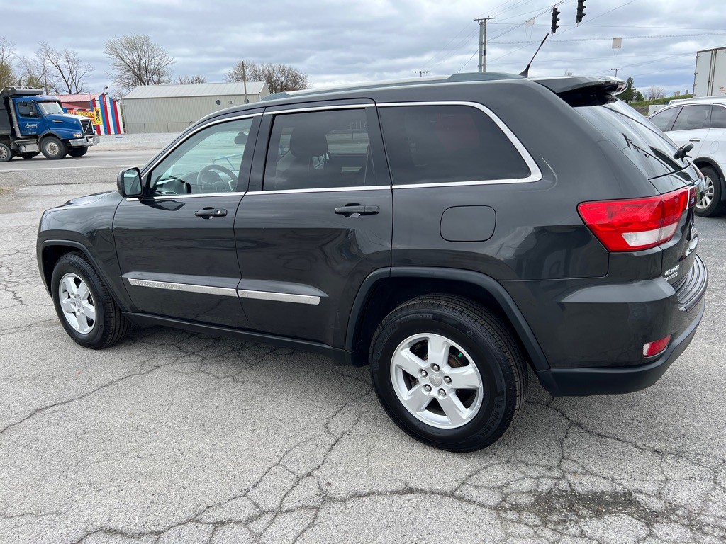2011 Jeep Grand Cherokee Image 3