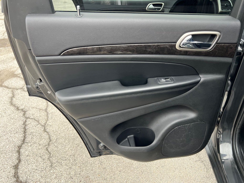 2011 Jeep Grand Cherokee Image 12