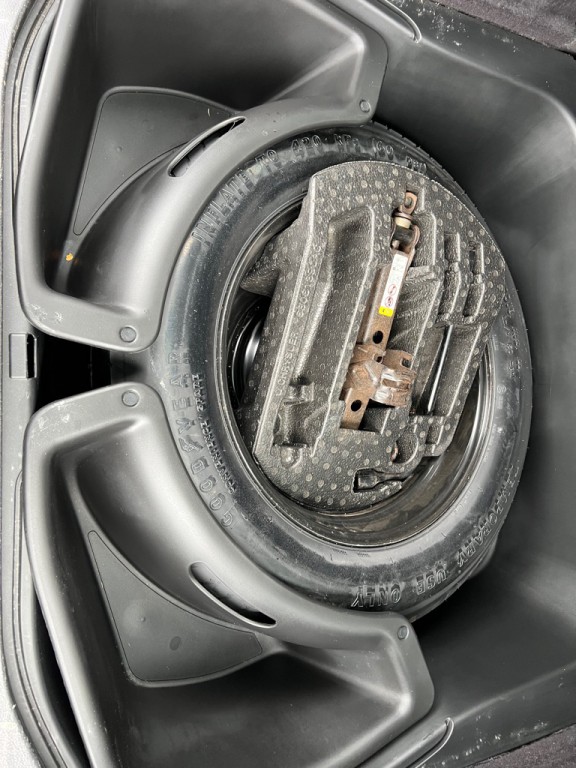 2011 Jeep Grand Cherokee Image 16