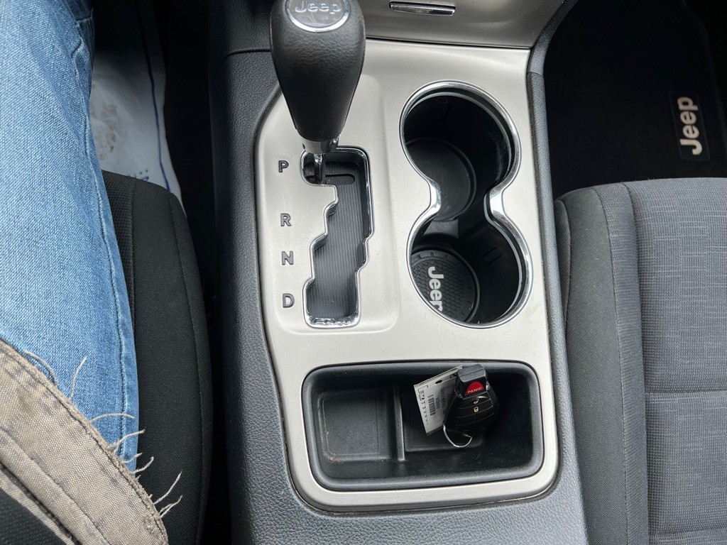 2011 Jeep Grand Cherokee Image 25