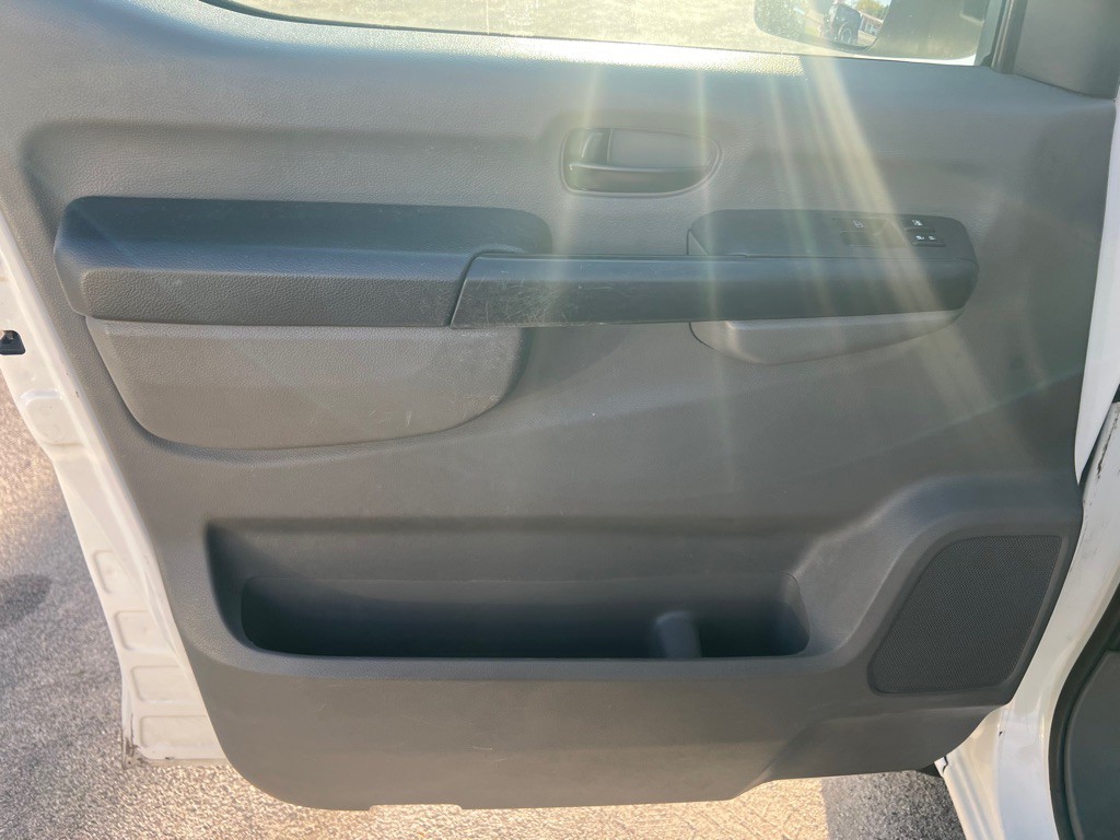 2015 Nissan NV Image 18