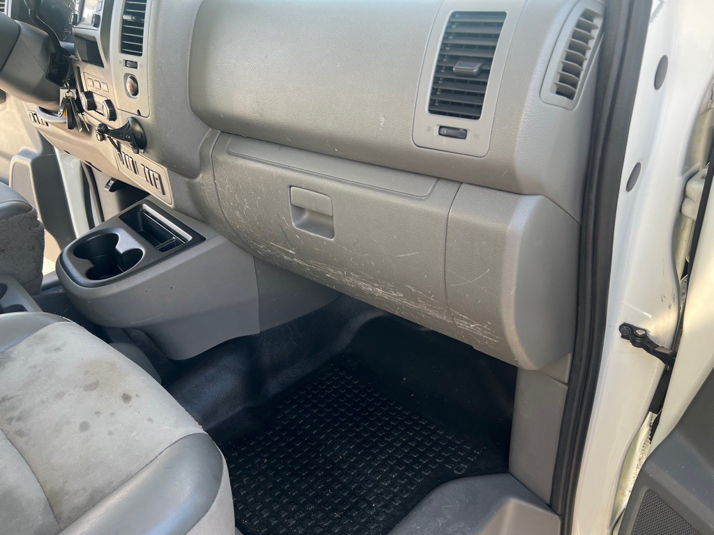 2015 Nissan NV Image 26