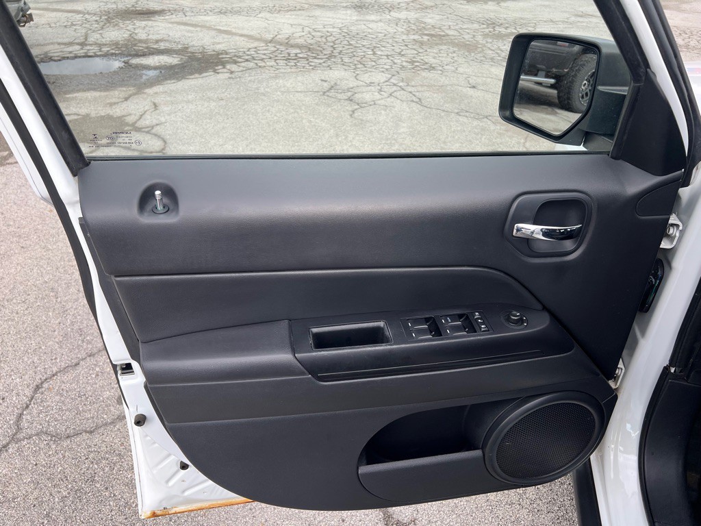 2014 Jeep Patriot Image 10