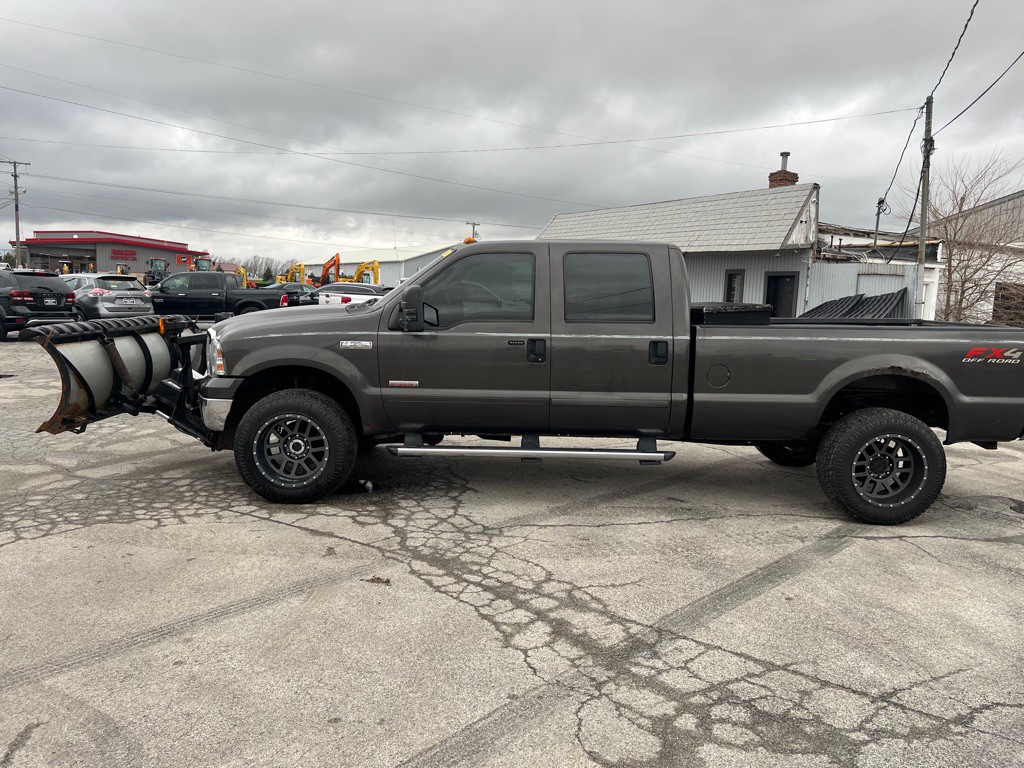 2005 Ford F-350 Image 2