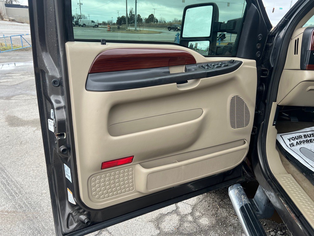 2005 Ford F-350 Image 13