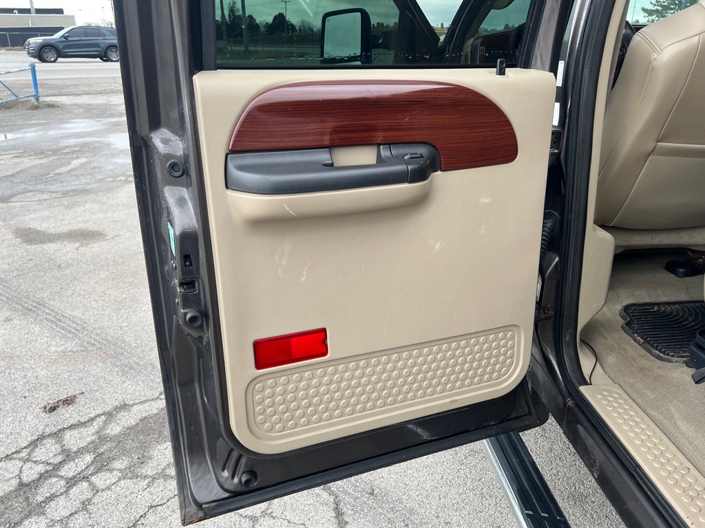 2005 Ford F-350 Image 15