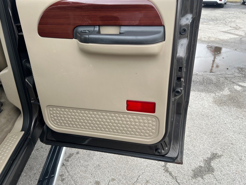 2005 Ford F-350 Image 17