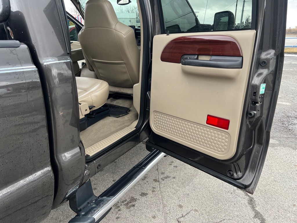 2005 Ford F-350 Image 18