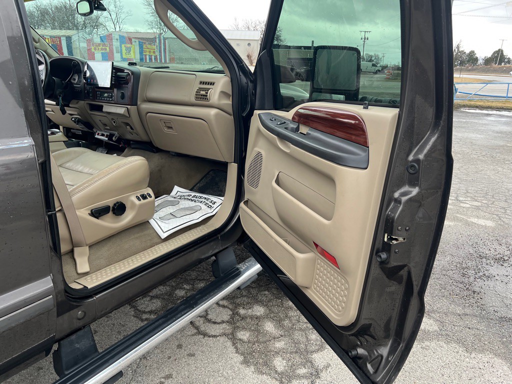 2005 Ford F-350 Image 20