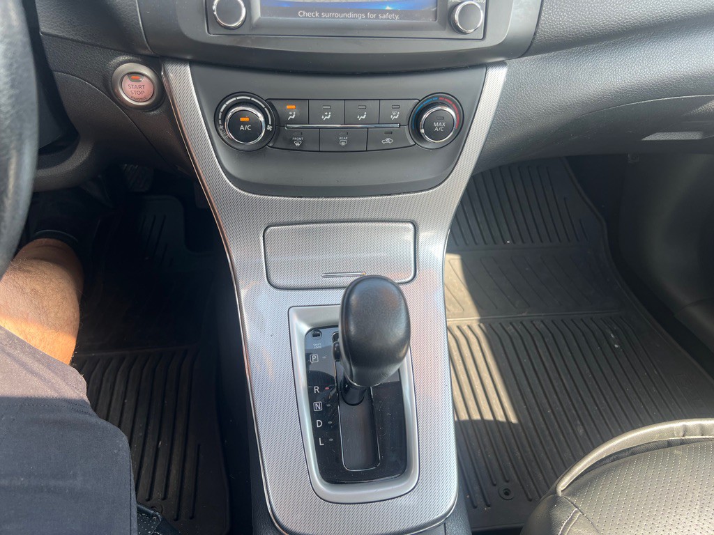 2015 Nissan Sentra Image 28