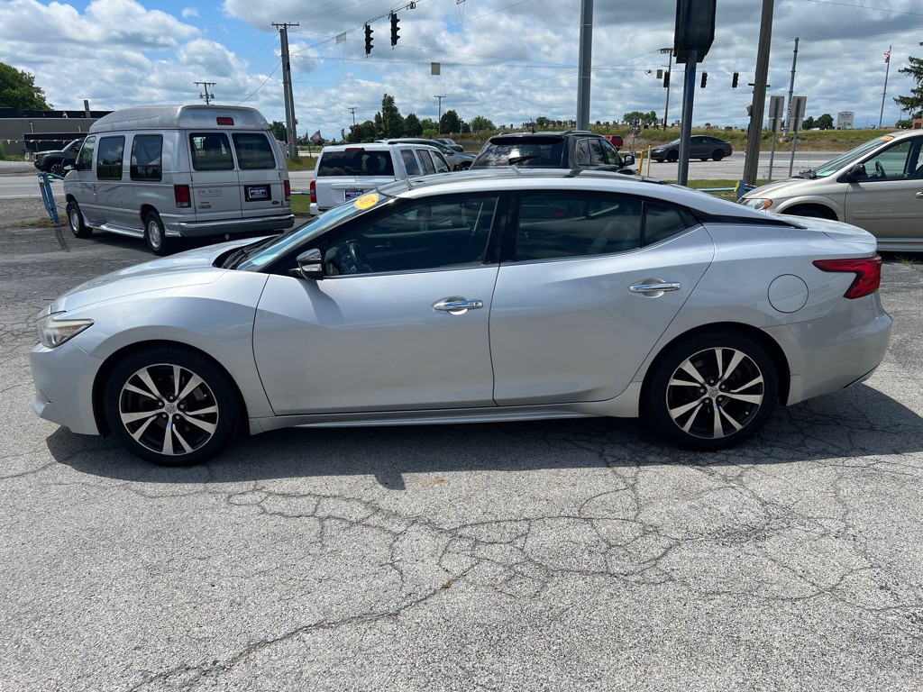 2017 Nissan Maxima Image 2