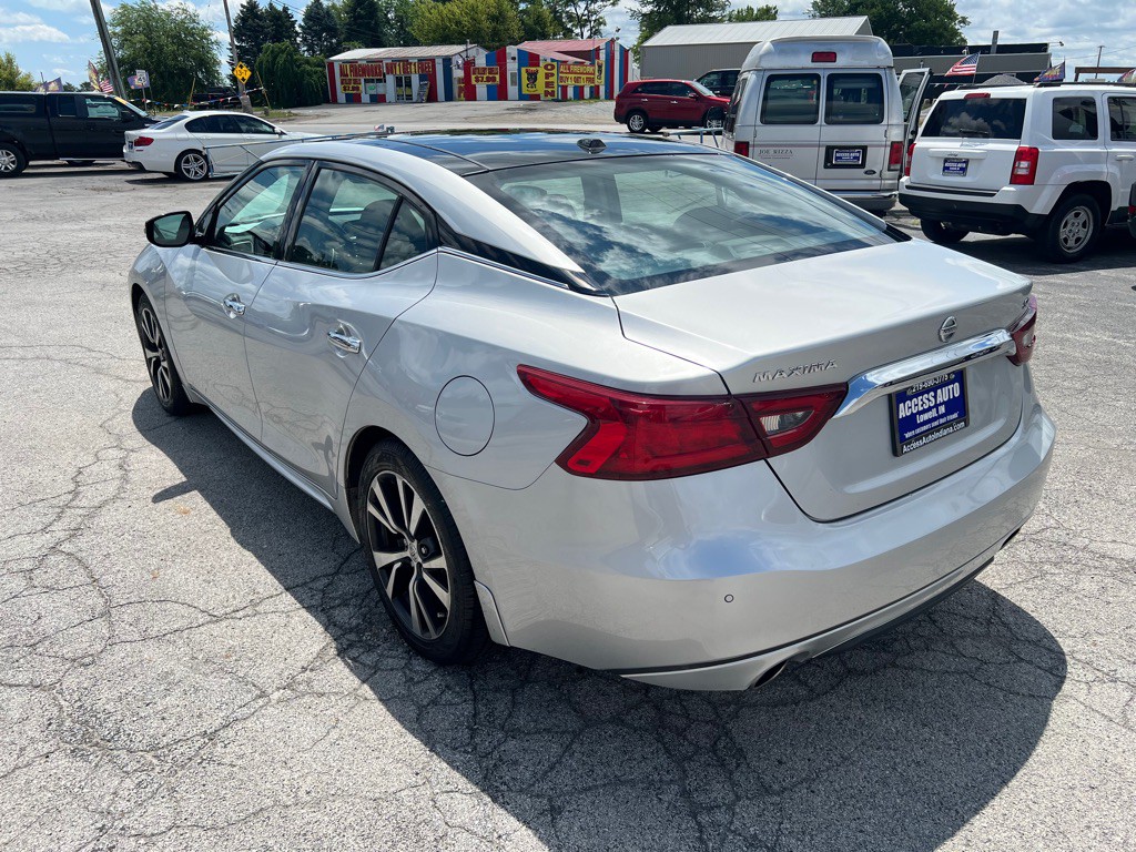 2017 Nissan Maxima Image 3