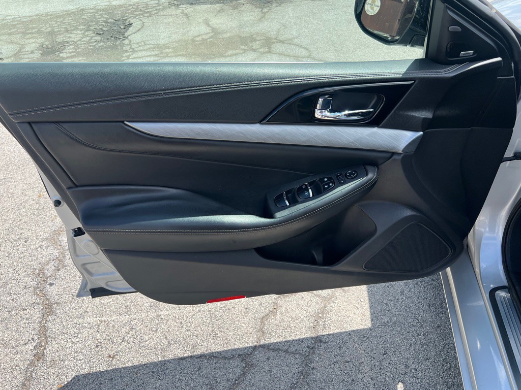 2017 Nissan Maxima Image 10