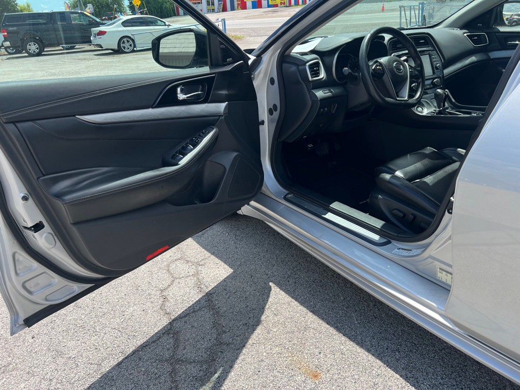 2017 Nissan Maxima Image 11