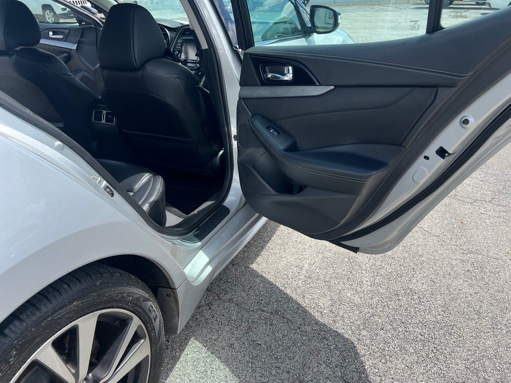 2017 Nissan Maxima Image 18